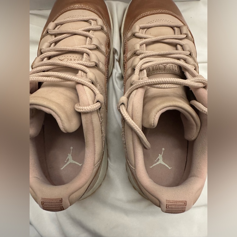 NIKE WMNS AIR JORDAN 11 RETRO - Picture 5 of 12